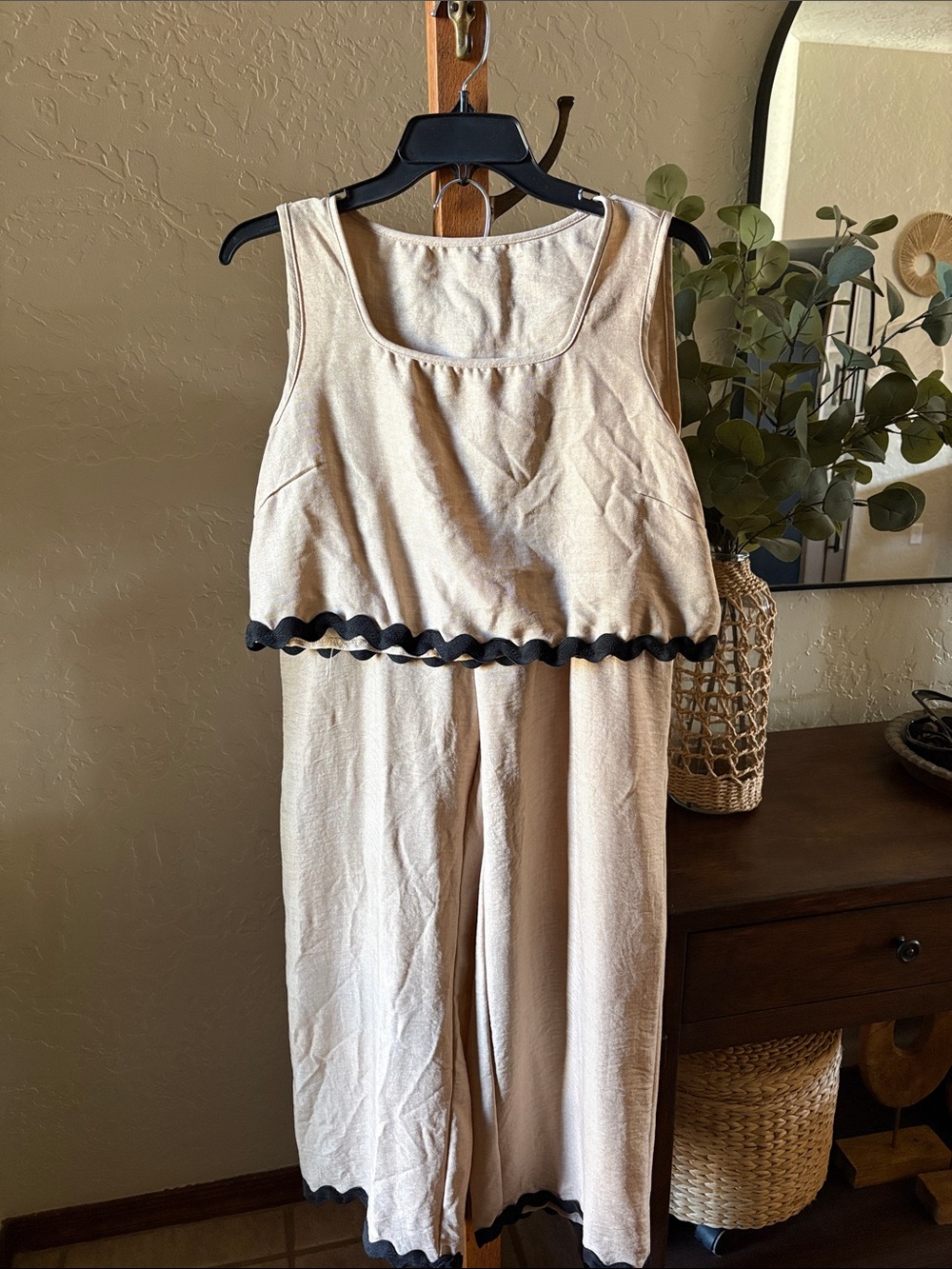 Women's Cream Sleeveless Matching Set with Black Trim